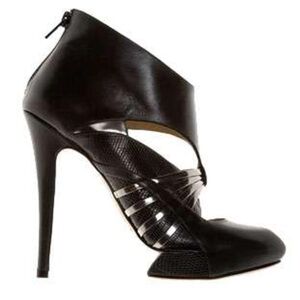 EUC Nicholas Kirkwood Black Leather Cutout Heels